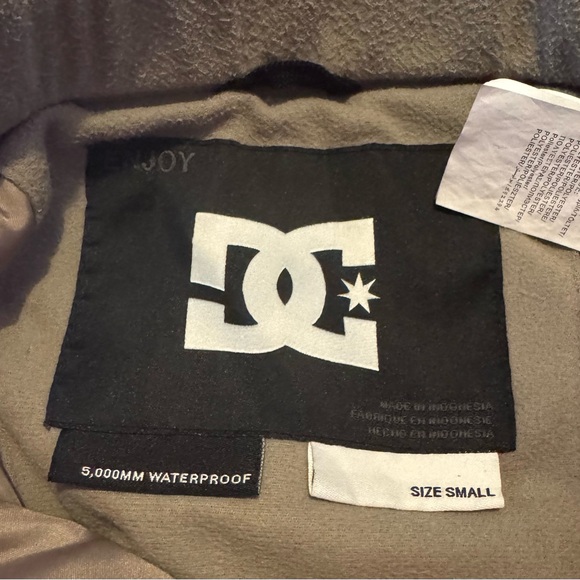 DC Women’s Fitted Snowboard Pants - Picture 3 of 3